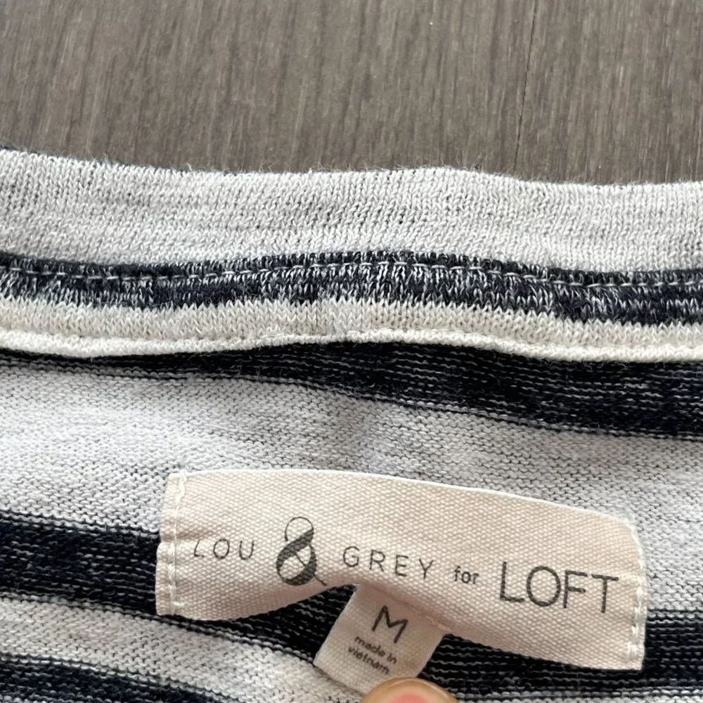 Lou & Grey by Loft Navy & White Short Sleeve T-Shirt with Front Knot Detail - Picture 5 of 9